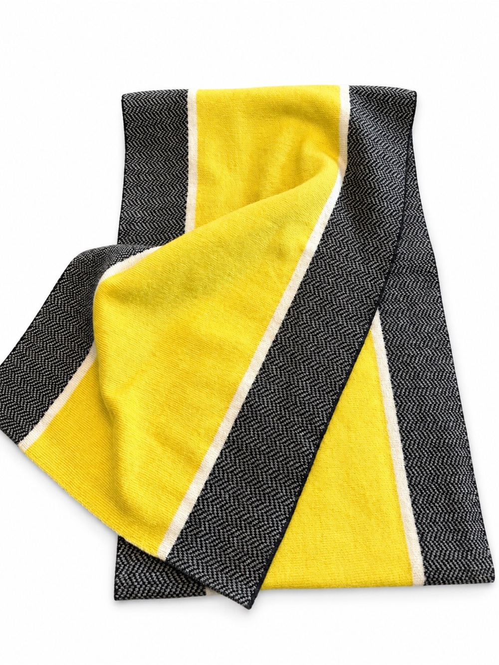 GAP mens Yellow and Black Chevron Stripe 100% merino wool Scarf